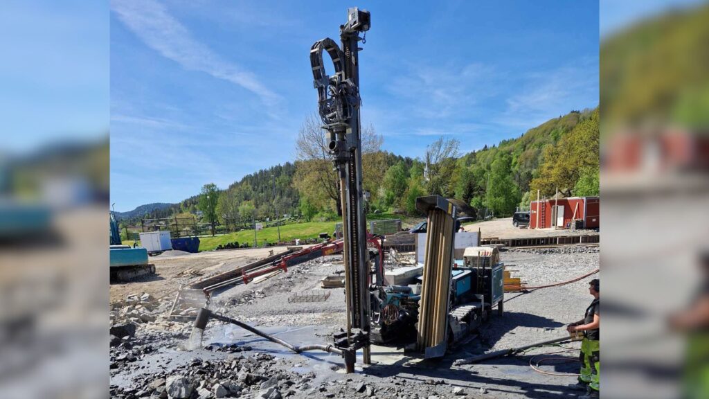 Tidligere i år gjennomførte vi et prosjekt for nye Gjerstad Brannstasjon. Prosjektet involverte boring og installasjon av flere energibrønner rundt...