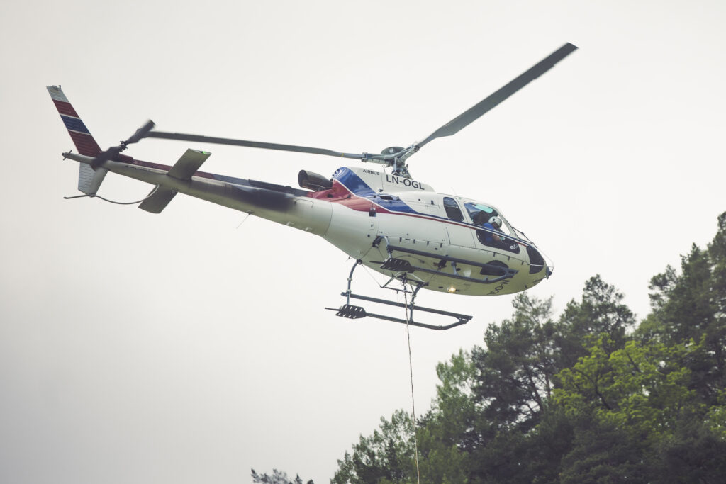 Helikopterflyging ved Nordkapptrappa 05.06
