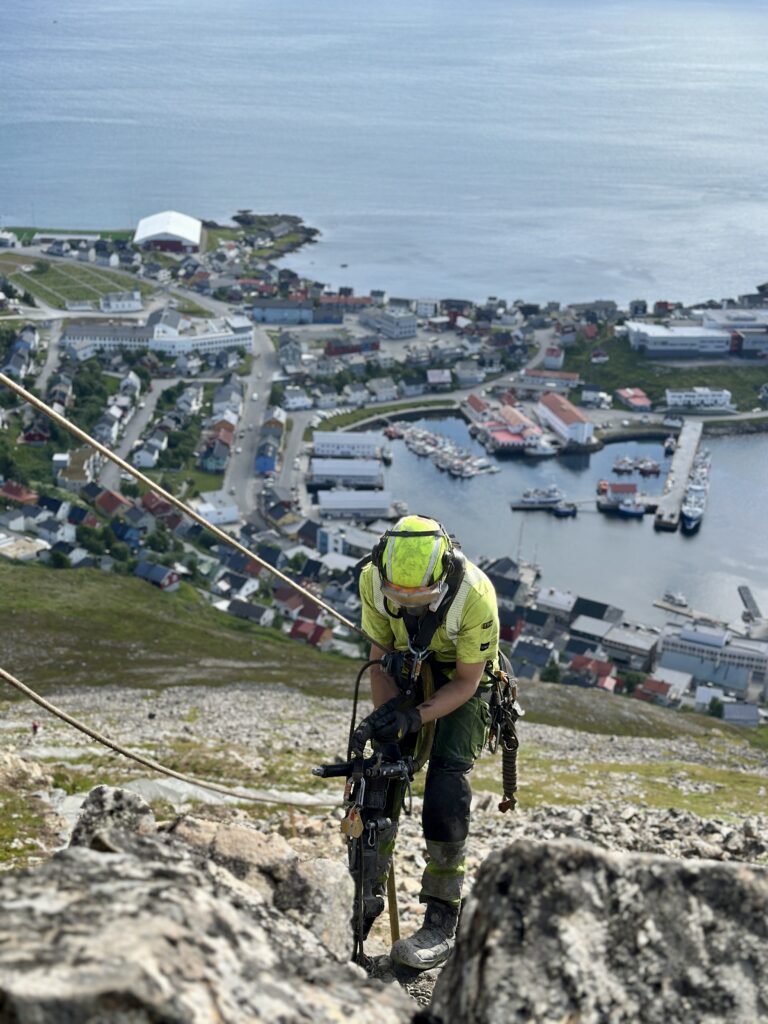 Boring på toppen av Nordkapptrappa.