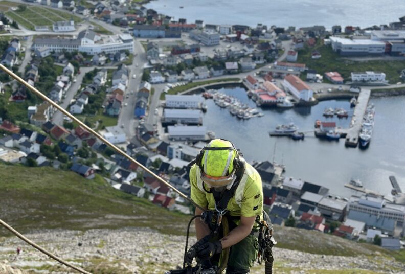 Boring på toppen av Nordkapptrappa.