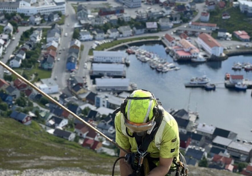 Boring på toppen av Nordkapptrappa.